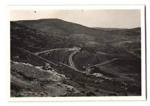 Fotografie unbekannter Fotograf, Ansicht Jerusalem, Bergstrasse am Stadtrand