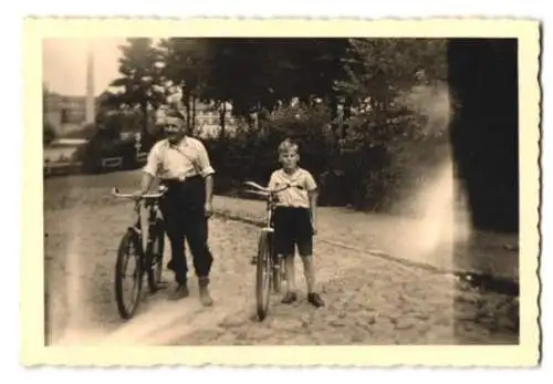 Fotografie Vater & Sohn mit Fahrrad, Velo, Bike, Bicycle