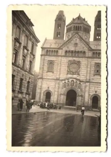 Fotografie unbekannter Fotograf, Ansicht Speyer, Dom mit Vorplatz