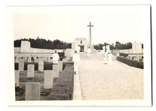 Fotografie unbekannter Fotograf, Ansicht Jerusalem, Kriegs-Friedhof, Grabstätten & Grabsteine