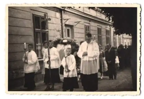 Fotografie unbekannter Fotograf, Ansicht Wien, Wallfahrts-Prozession am 20.9.1959