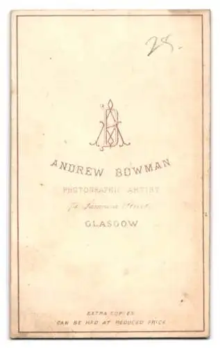 Fotografie Andrew Bowman, Glasgow, Jamaica Street 74, Eleganter Herr im Anzug