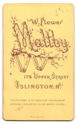 Fotografie W.F. Maltby, Islington, Upper Street 176, Porträt einer jungen Frau im Halbprofil