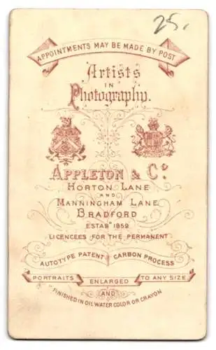 Fotografie Appleton & Co., Bradford, Horton Lane, Porträt eines sitzenden Herrn