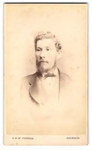 Fotografie G.W. McPherson, Aberdeen, Union Street 115, Portrait eines Mannes mit Bart