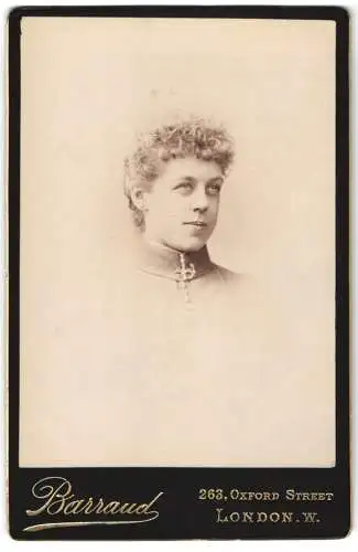 Fotografie Barraud, London, Oxford Street 263, Porträt einer Dame mit lockigem Haar