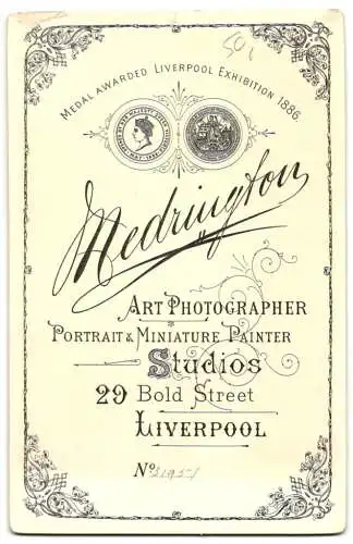 Fotografie Medrington, Liverpool, Bold Street 29, Portrait eines eleganten Herren mit Schnurrbart