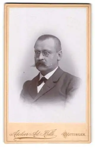 Fotografie Adolf Kolle, Göttingen, Prinzenstrasse 8, Porträt eines Herrn mit Schnurrbart