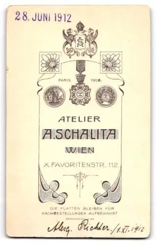 Fotografie A. Schalita, Wien, Favoritenstr. 112, Porträt eines jungen Mannes im Anzug