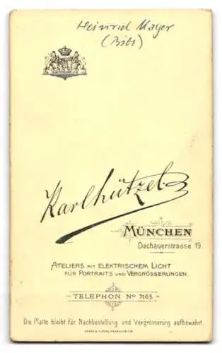 Fotografie Karl Lützel, München, Dachauerstrasse 19, Kleinkind auf einem Hocker stehend