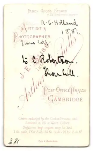 Fotografie J. E. Bliss, Cambridge, Post Office Terrace, Porträt eines jungen Mannes vor neutralem Hintergrund