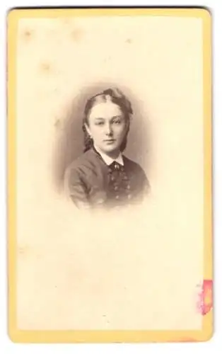 Fotografie A.C. Baudelaire, Strasbourg, Rue des Charpentiers 3, Porträt einer jungen Frau