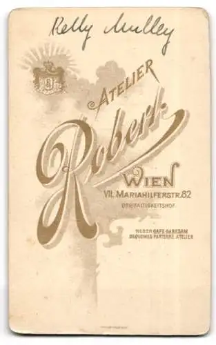 Fotografie Atelier Robert, Wien, Mariahilferstr. 82, Porträt einer Frau in gestreifter Bluse