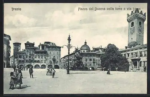 AK Trento, Piazza del Duomo colla torre e via Larga