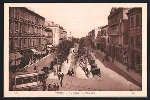 AK Tunis, Avenue de France mit Strassenbahn und Leuten