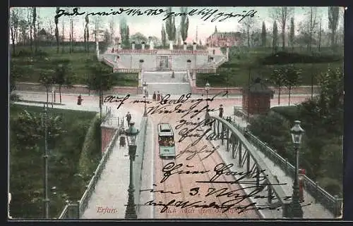 AK Erfurt, Strassenbahn auf der Brücke, Blick zum Stadtpark