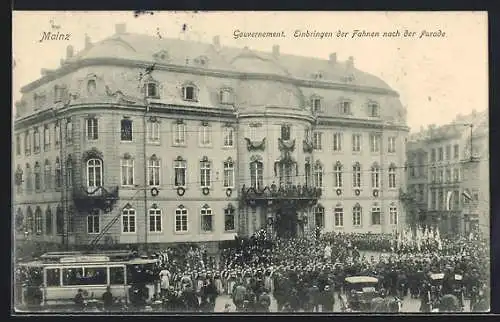 AK Mainz, Gouvernement, Einbringen der Fahnen nach der Parade