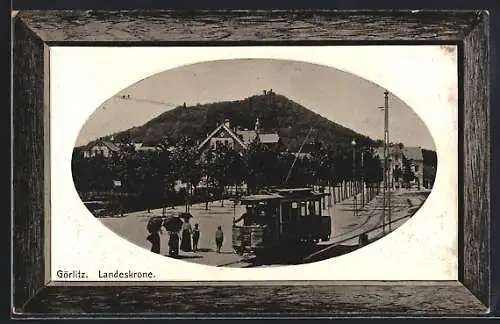Präge-AK Görlitz, Landeskrone mit Strassenbahn, Passepartout