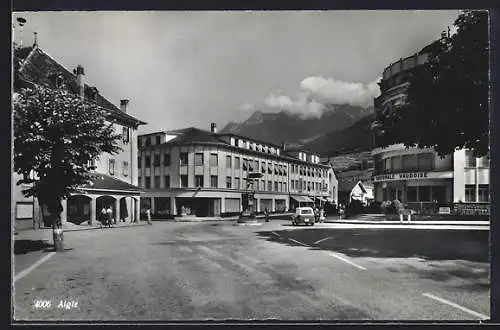 AK Aigle, Strassenpartie mit Blick auf die Berge