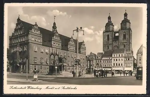 AK Wittenberg / Lutherstadt, Markt mit Kaiser`s-Geschäft und Stadtkirche