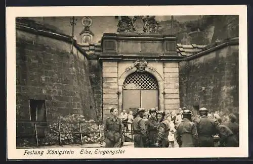 AK Königstein /Elbe, Blick aufs Eingangstor der Festung