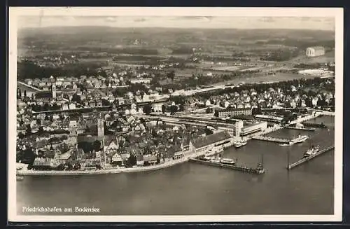 AK Friedrichshafen /Bodensee, Ortsansicht mit Hafen aus der Vogelschau