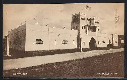 AK British Empire Exhibition, Ausstellungsgebäude mit Flagge