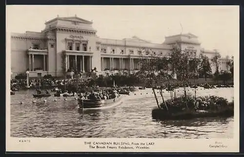 AK Wembley, The British Empire Exhibition, The Canadian Building, from the lake