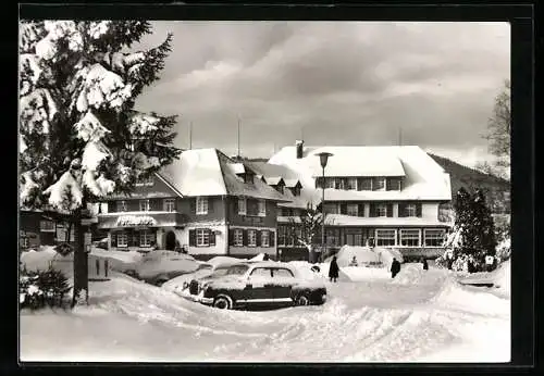 AK Hinterzarten, Das Hotel Linde der Fam. Hinze, Winteransicht