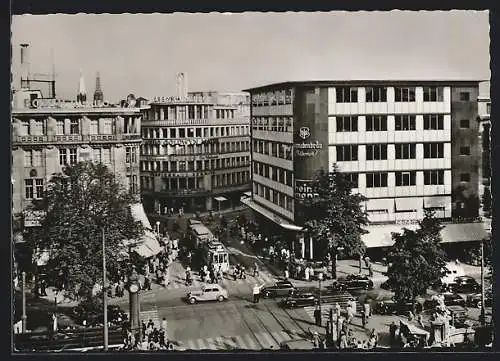 AK Düsseldorf, Corneliusplatz mit Geschäften und Strassenbahn