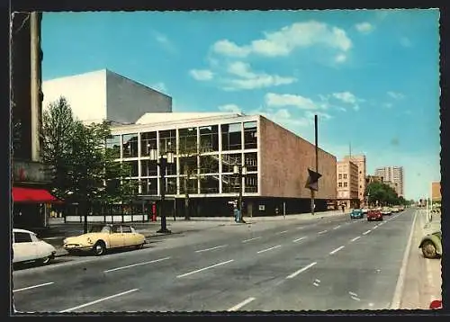 AK Berlin, Deutsche Oper, Strassenansicht mit Blick die Bismarckstrasse hinauf