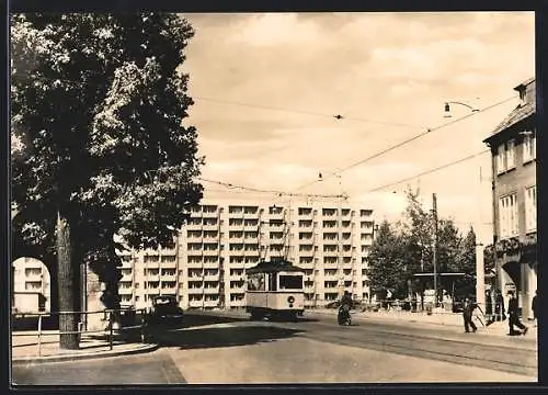 AK Nordhausen, Wohnscheibe I in der Rautenstrasse, Strassenbahn unterwegs