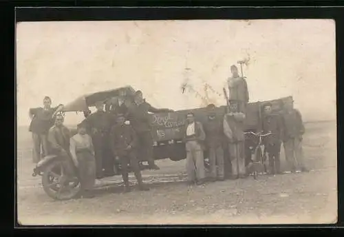 Foto-AK Französische Soldaten mit einem Transportwagen