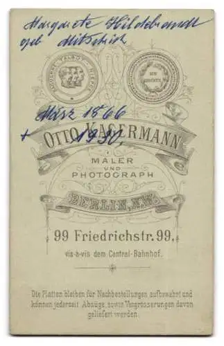 Fotografie Otto Kagermann, Berlin, Friedrich-Str. 99, Dame mit elegantem Kleid und Fächer