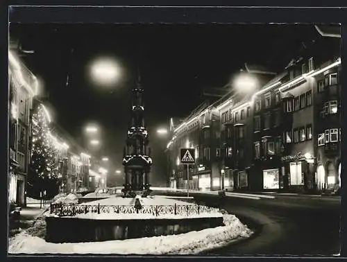 AK Rottweil a. N., Strassenpartie mit Turm bei Nacht im Winter