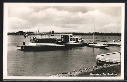 AK Hannover, Ausflugsboot mit  auf dem Maschsee