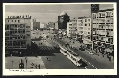 AK Hannover, Strasse am Steintor mit Geschäften und Strassenbahn
