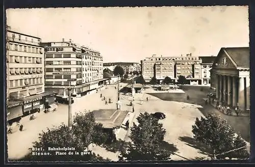 AK Biel, Bahnhofplatz mit Restaurant und Geschäften