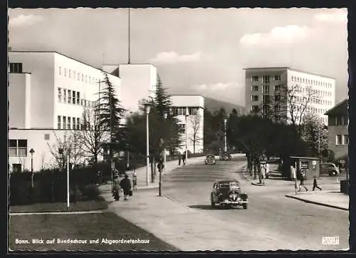 AK Bonn am Rhein, moderne Architektur, Blick auf Bundeshaus und Abgeordnetenhaus