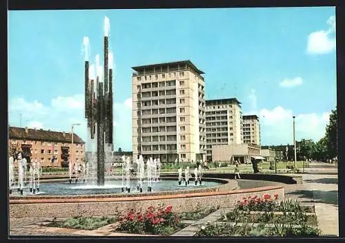 AK Halle / Saale, Chemiebrunnen und Hochhäuser in der Leninallee