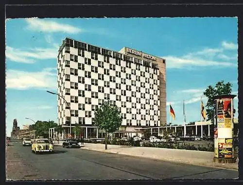 AK Berlin, Hilton Hotel mit Strasse