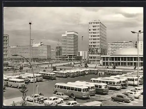 AK Berlin, Parkende Busse am Alexanderplatz