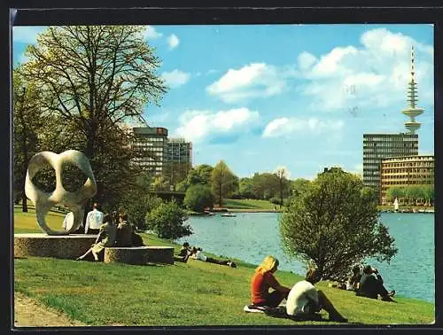 AK Hamburg, Fernsehturm und Liegewiese am Wasser