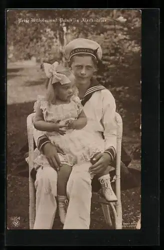 AK Prinz Wilhelm im Matrosenanzug mit seiner kleinen Schwester Prinzessin Alexandrine auf dem Schoss