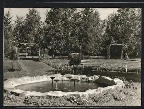 AK Ernstroda /Gotha, Springbrunnen im Park