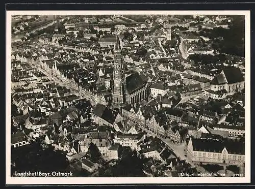 AK Landshut /Bayr. Ostmark, Teilansicht mit Kirche und Strassenpartie