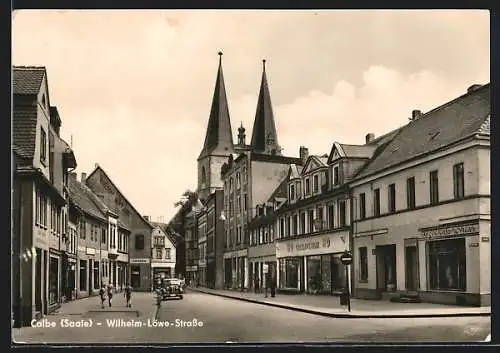 AK Calbe /Saale, Wilhelm-Löwe-Strasse mit Geschäften