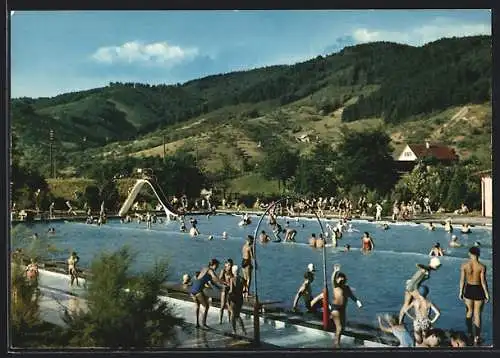 AK Haslach im Schwarzwald, Badegäste im Schwimmbad