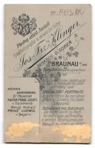 Fotografie Atelier Klinger, Braunau a. Inn, Ringstrasse 23, Porträt eines Mannes im Anzug