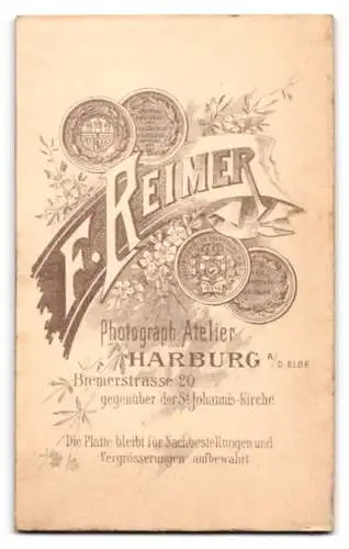 Fotografie F. Reimer, Harburg a/ d. Elbe, Bremerstr. 20, Kind in nostalgischem Kleid